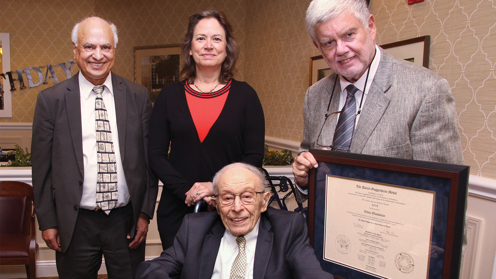 Guggenheim_0000_Glassman Irvin_Guggenheim 2018-award presentation photo